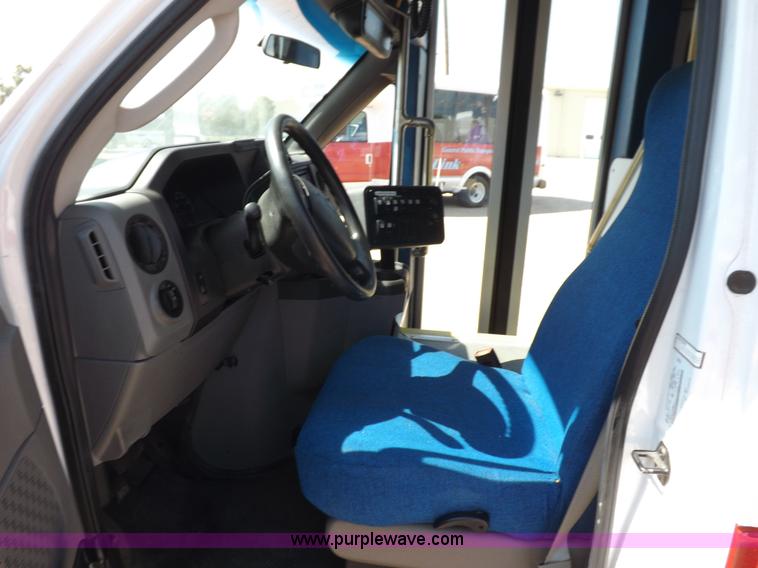 image for item H9093 2009 Ford E350 Super Duty bus