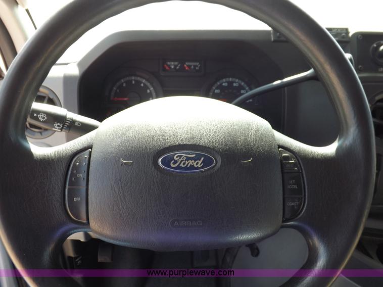 image for item H9093 2009 Ford E350 Super Duty bus