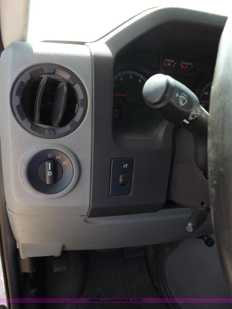 image for item H9093 2009 Ford E350 Super Duty bus