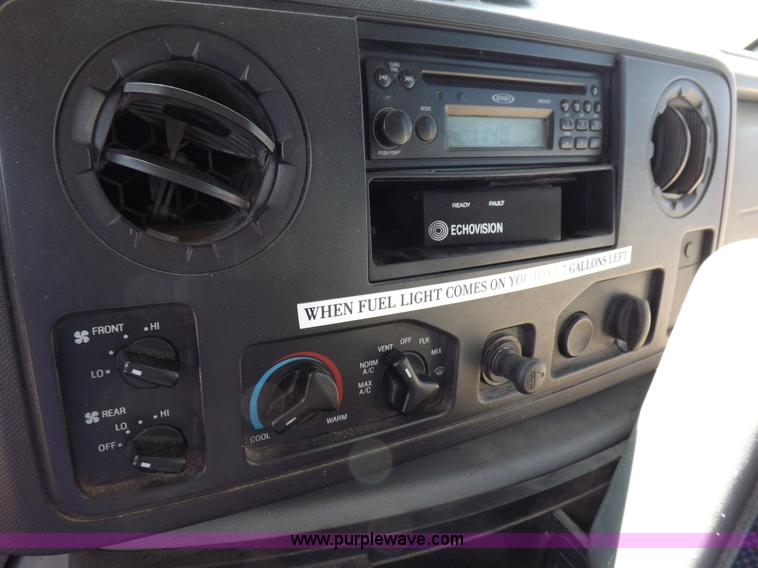 image for item H9093 2009 Ford E350 Super Duty bus