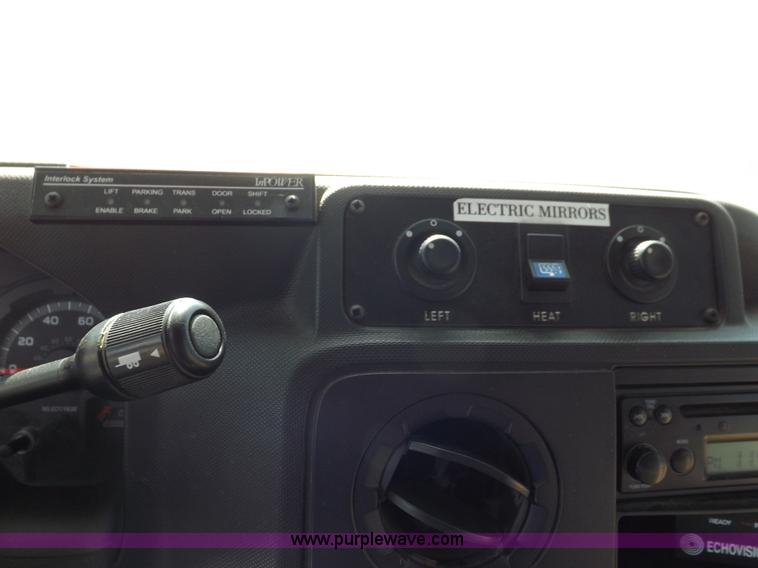 image for item H9093 2009 Ford E350 Super Duty bus
