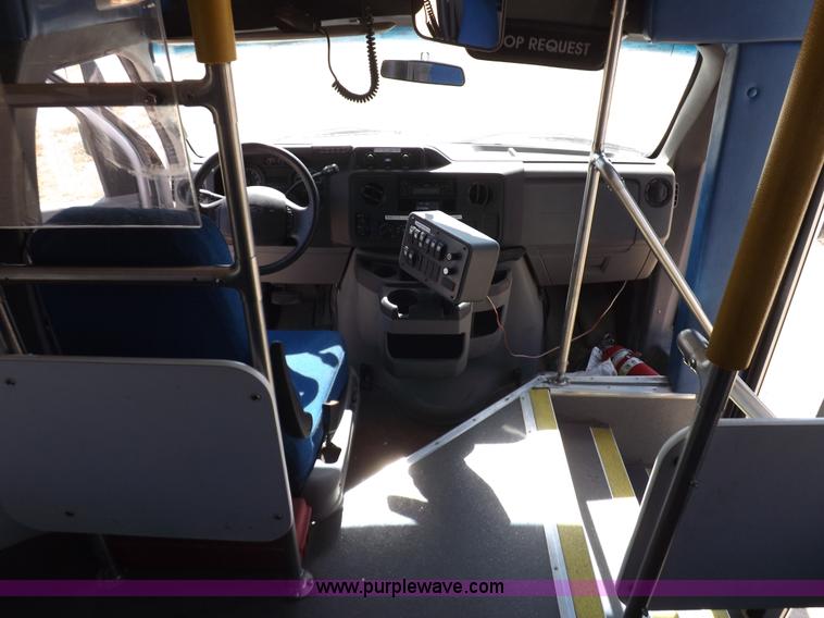 image for item H9093 2009 Ford E350 Super Duty bus