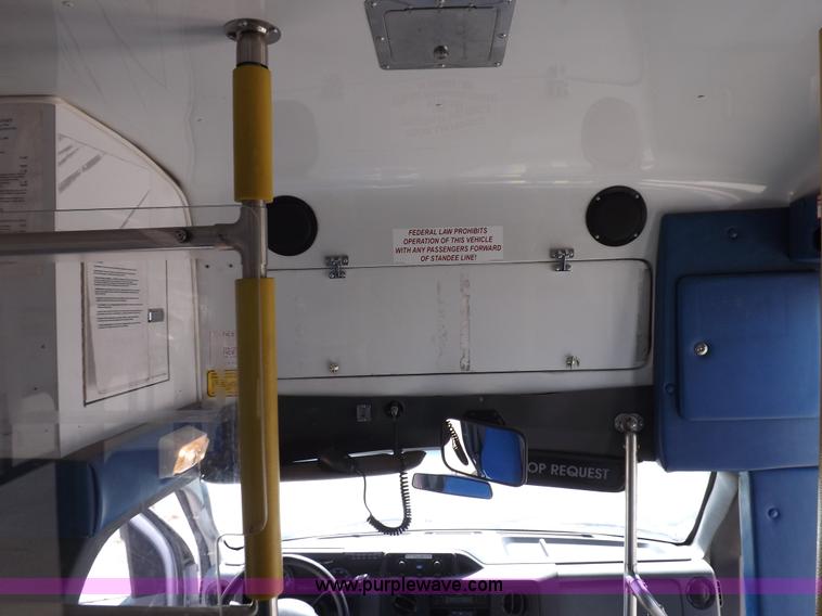 image for item H9093 2009 Ford E350 Super Duty bus