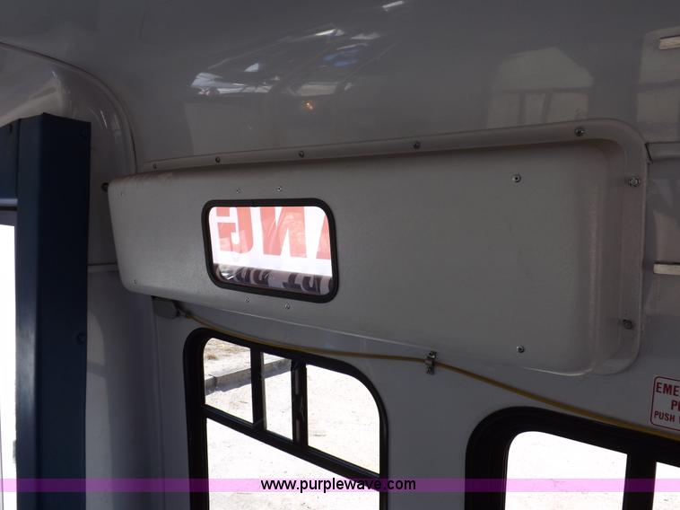 image for item H9093 2009 Ford E350 Super Duty bus