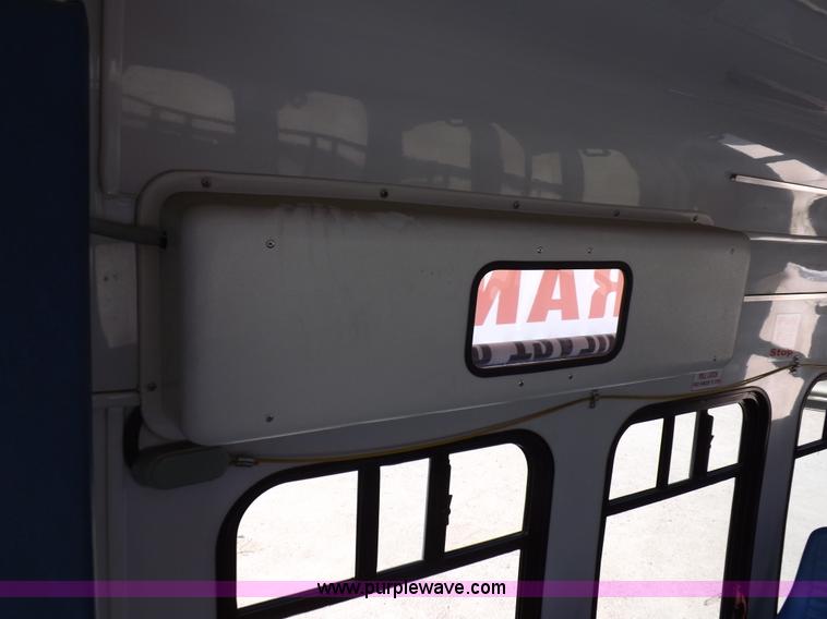 image for item H9093 2009 Ford E350 Super Duty bus