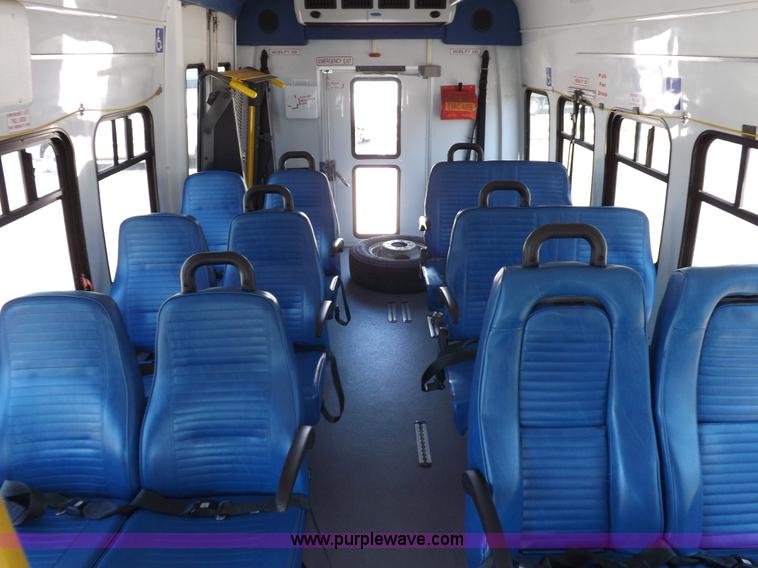 image for item H9093 2009 Ford E350 Super Duty bus