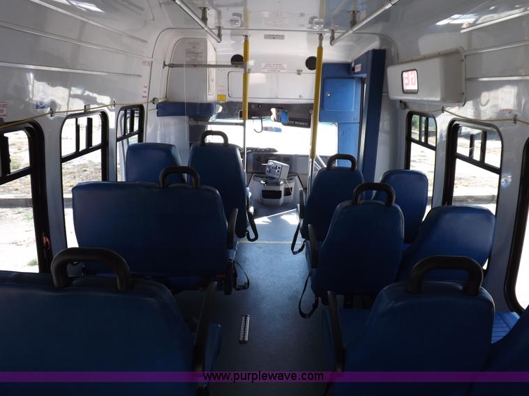 image for item H9093 2009 Ford E350 Super Duty bus