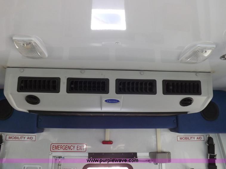 image for item H9093 2009 Ford E350 Super Duty bus