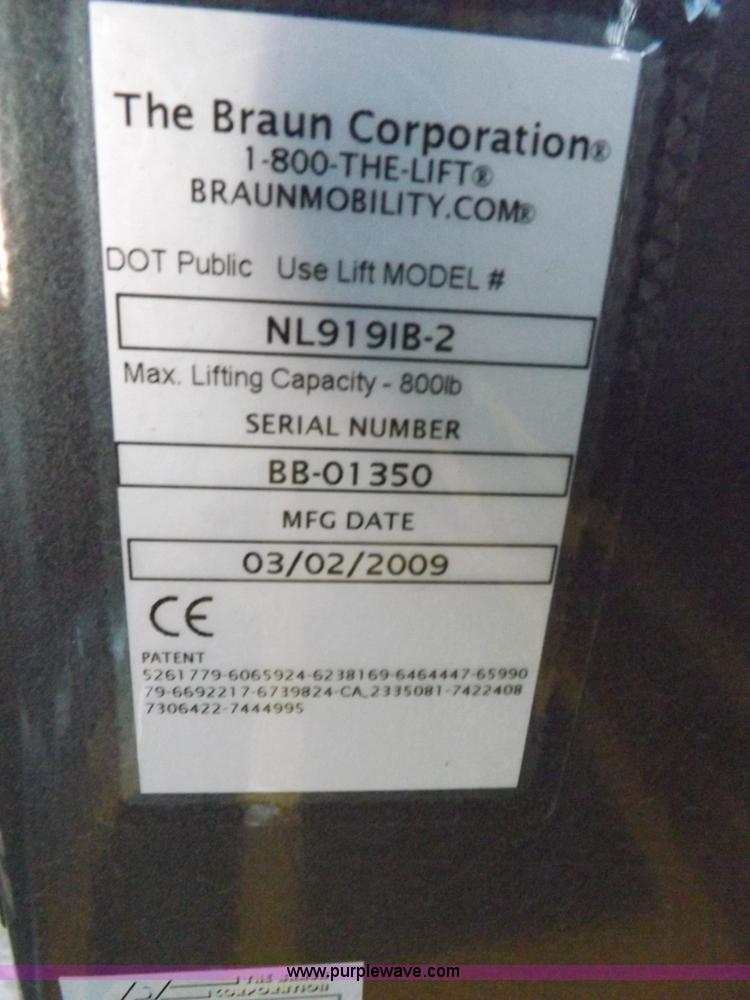 image for item H9093 2009 Ford E350 Super Duty bus