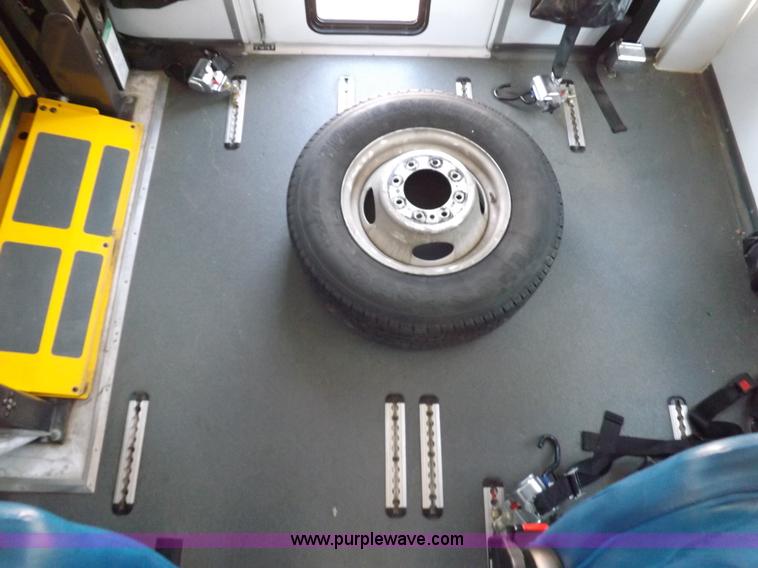 image for item H9093 2009 Ford E350 Super Duty bus