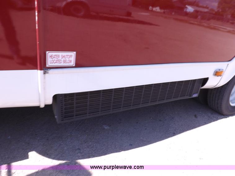 image for item H9093 2009 Ford E350 Super Duty bus