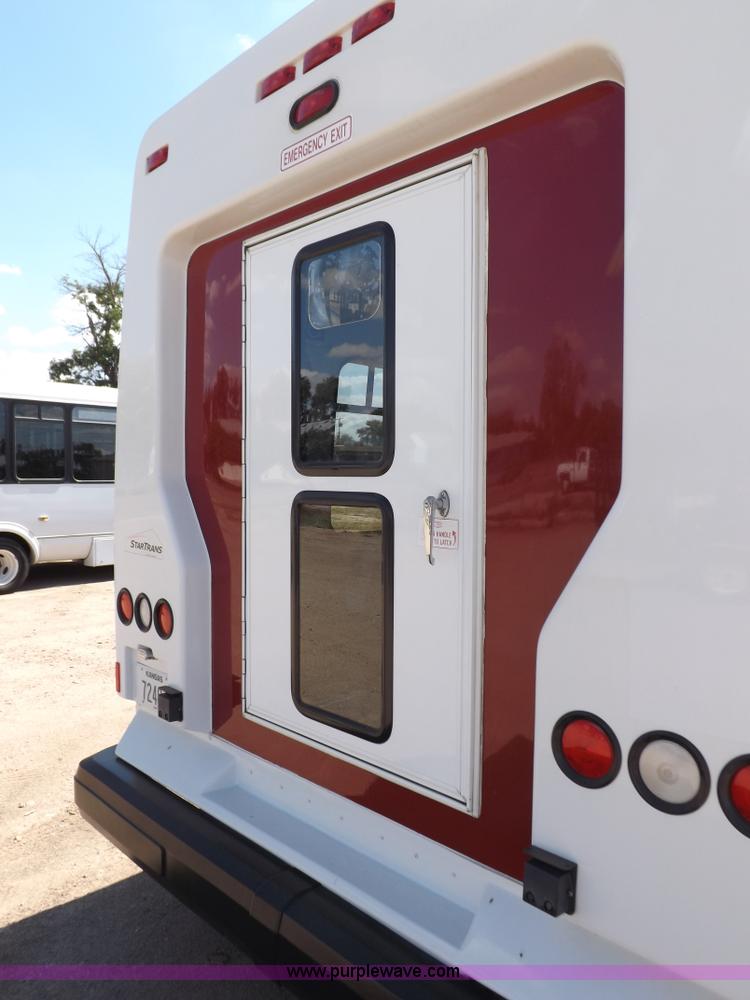 image for item H9093 2009 Ford E350 Super Duty bus