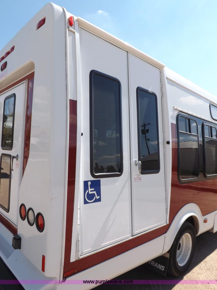 image for item H9093 2009 Ford E350 Super Duty bus