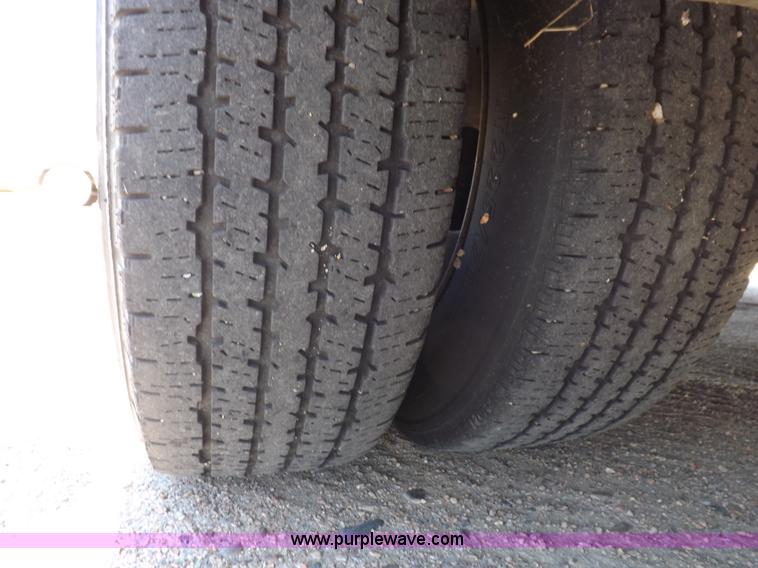 image for item H9093 2009 Ford E350 Super Duty bus