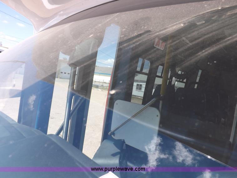 image for item H9093 2009 Ford E350 Super Duty bus