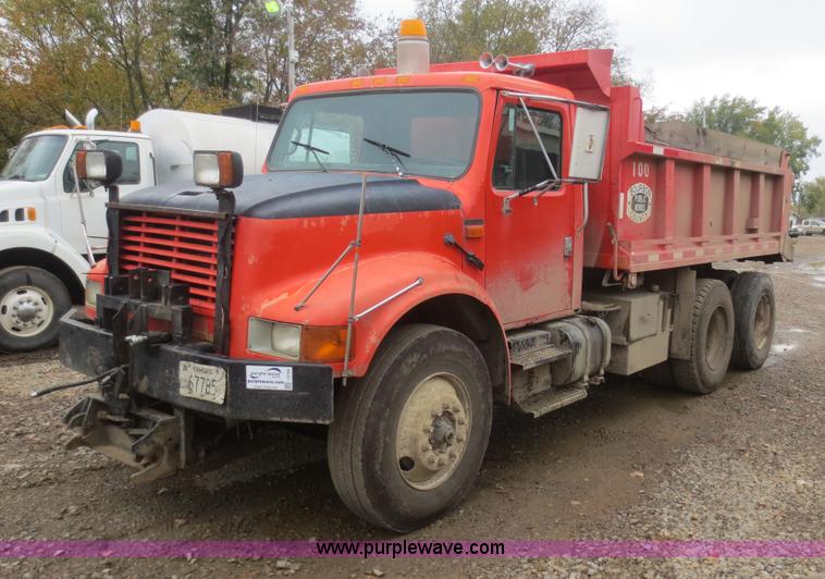 image for item I2194 1993 International 4900 dump truck