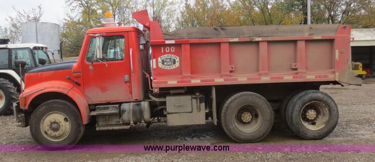image for item I2194 1993 International 4900 dump truck