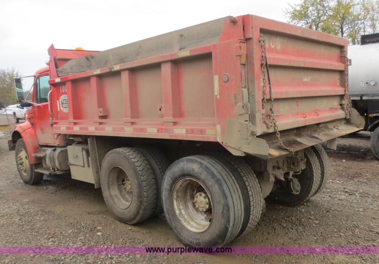 image for item I2194 1993 International 4900 dump truck
