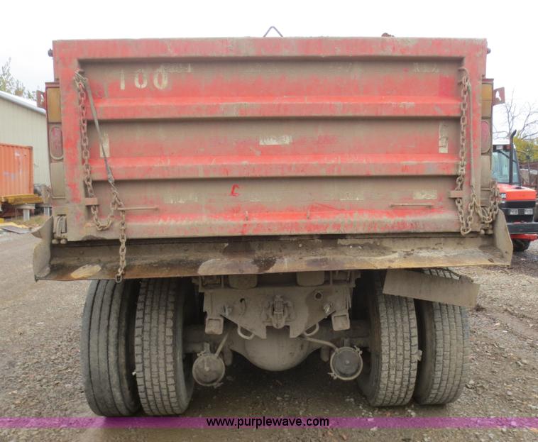 image for item I2194 1993 International 4900 dump truck
