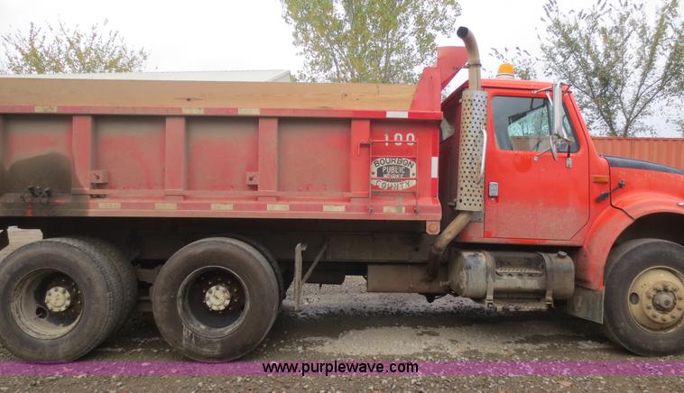 image for item I2194 1993 International 4900 dump truck