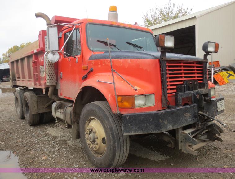 image for item I2194 1993 International 4900 dump truck