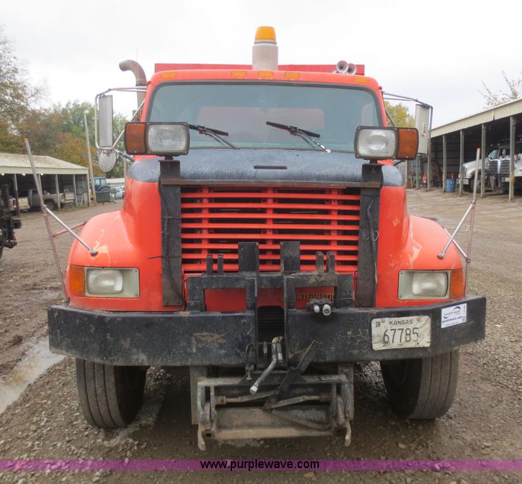 image for item I2194 1993 International 4900 dump truck