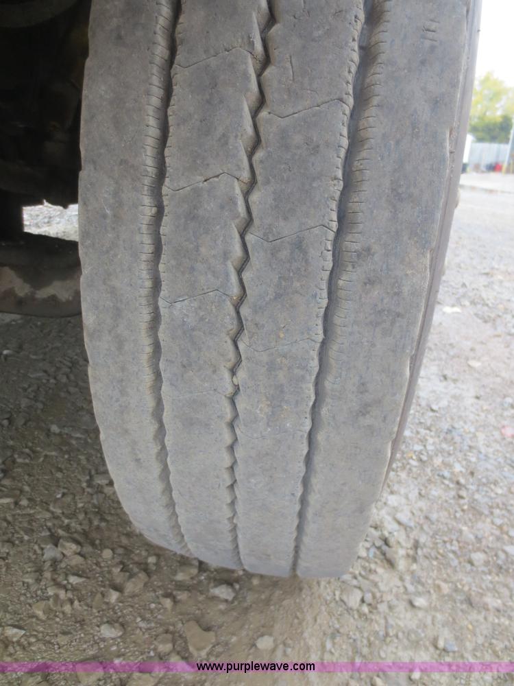 image for item I2194 1993 International 4900 dump truck