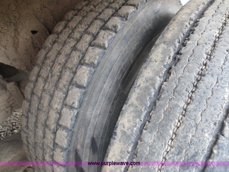 image for item I2194 1993 International 4900 dump truck