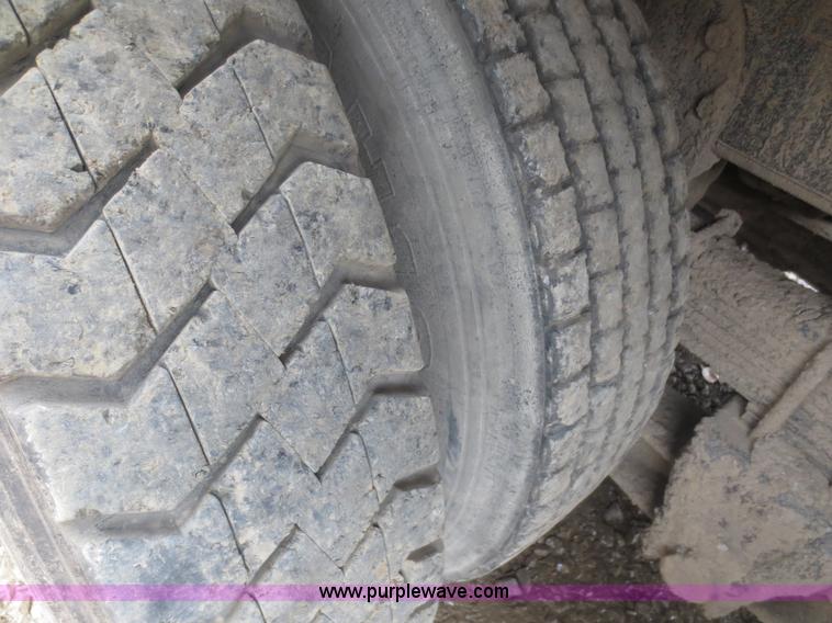 image for item I2194 1993 International 4900 dump truck