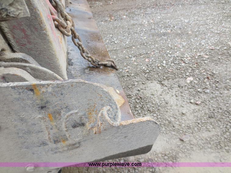 image for item I2194 1993 International 4900 dump truck