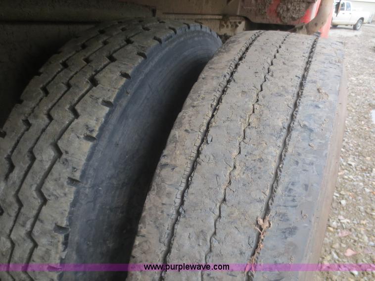 image for item I2194 1993 International 4900 dump truck