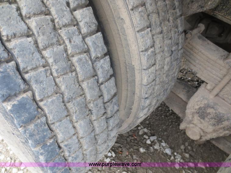 image for item I2194 1993 International 4900 dump truck