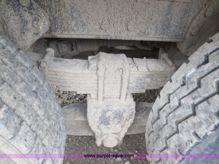 image for item I2194 1993 International 4900 dump truck