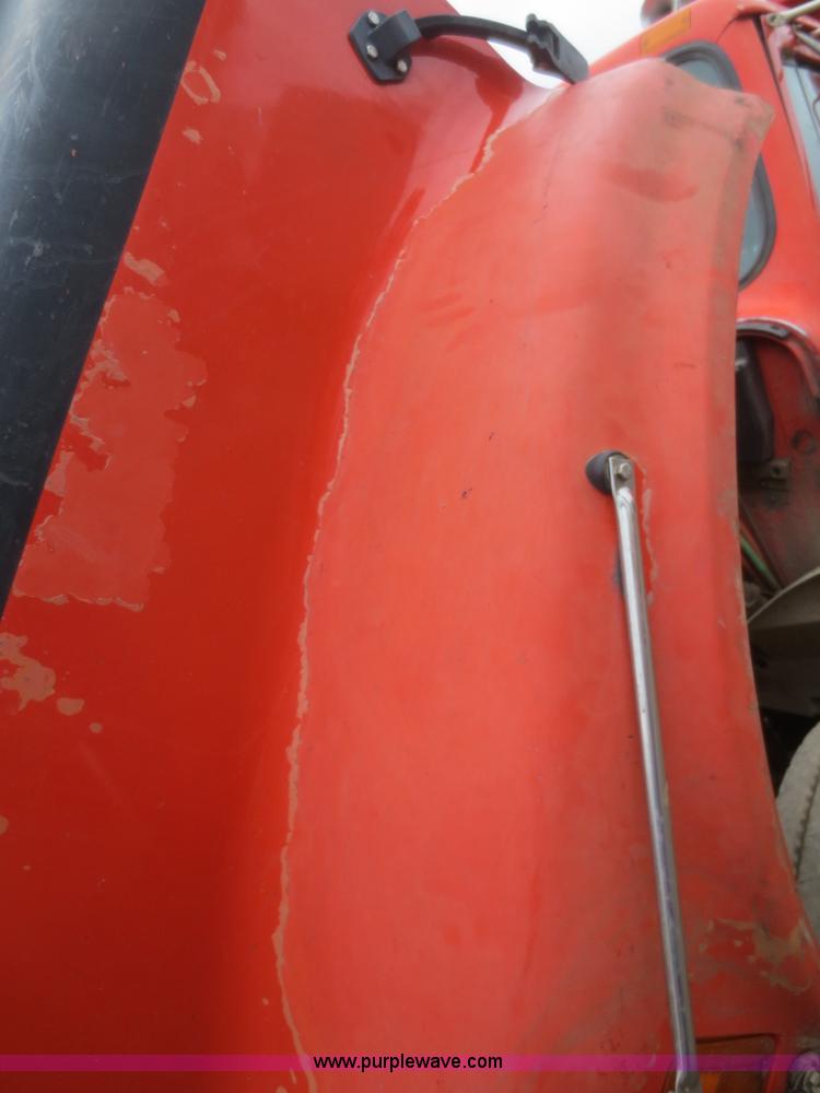 image for item I2194 1993 International 4900 dump truck