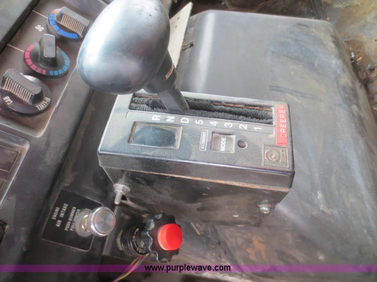 image for item I2194 1993 International 4900 dump truck