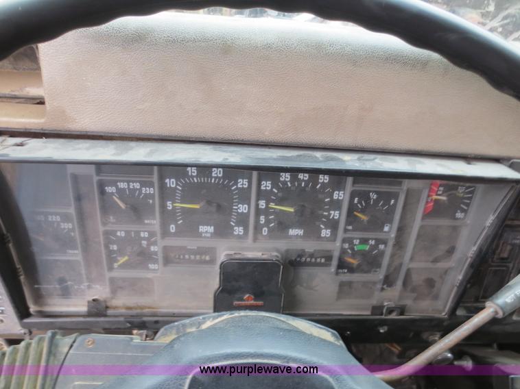 image for item I2194 1993 International 4900 dump truck