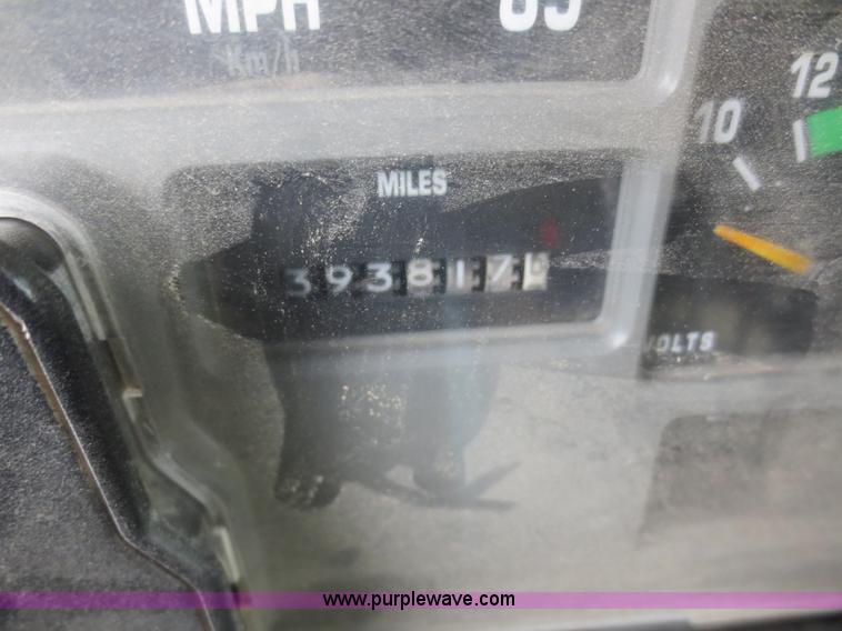 image for item I2194 1993 International 4900 dump truck