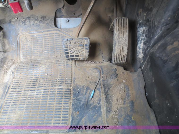 image for item I2194 1993 International 4900 dump truck