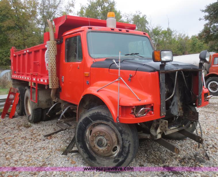 image for item I2195 1991 International 4900 dump truck