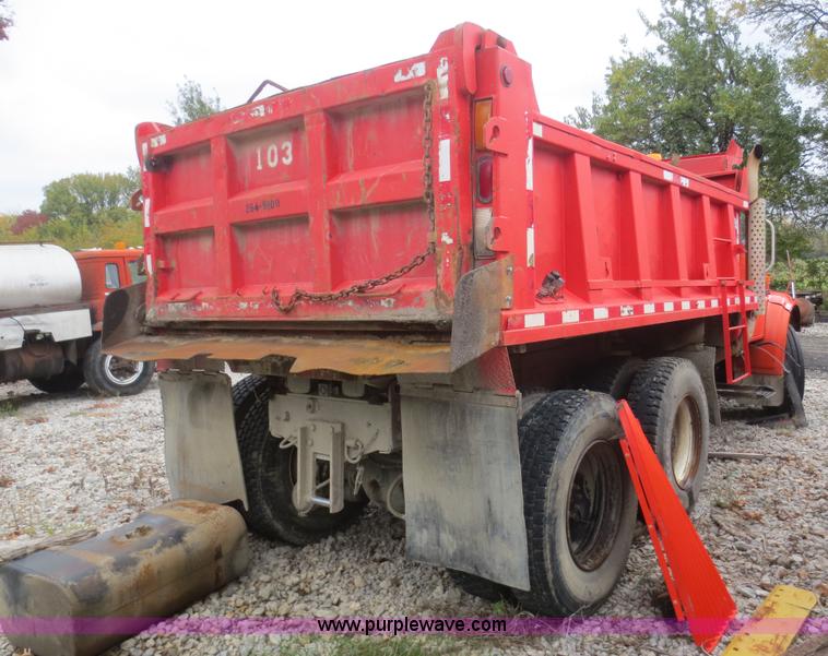 image for item I2195 1991 International 4900 dump truck