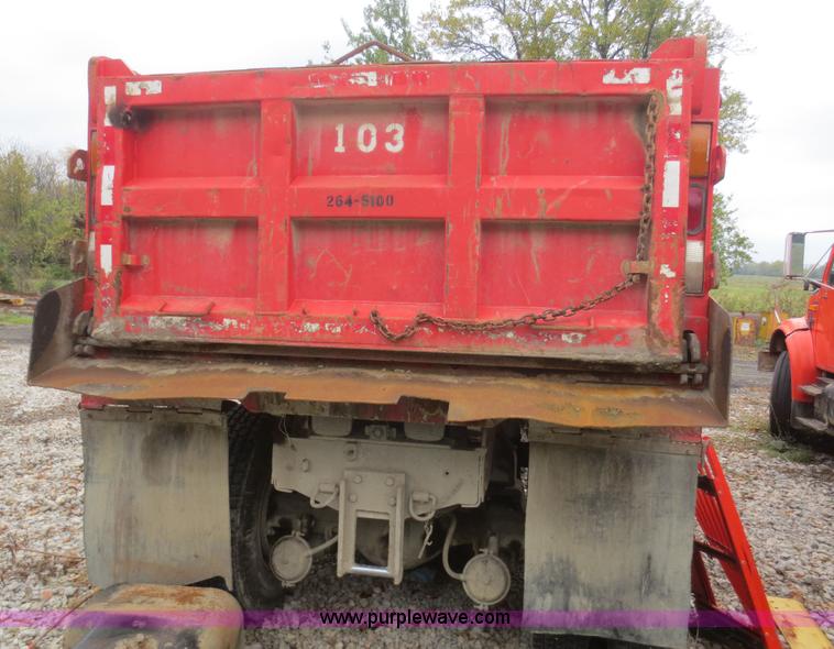 image for item I2195 1991 International 4900 dump truck