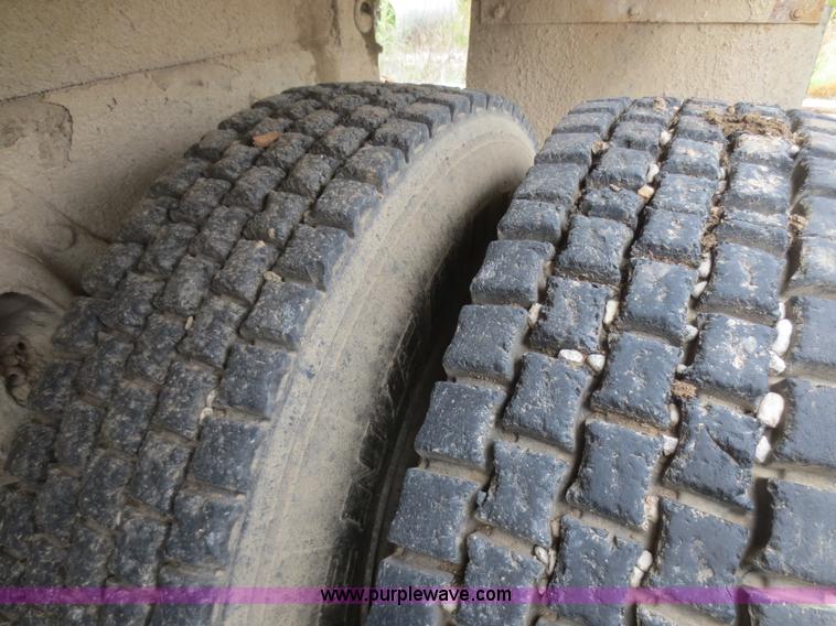 image for item I2195 1991 International 4900 dump truck