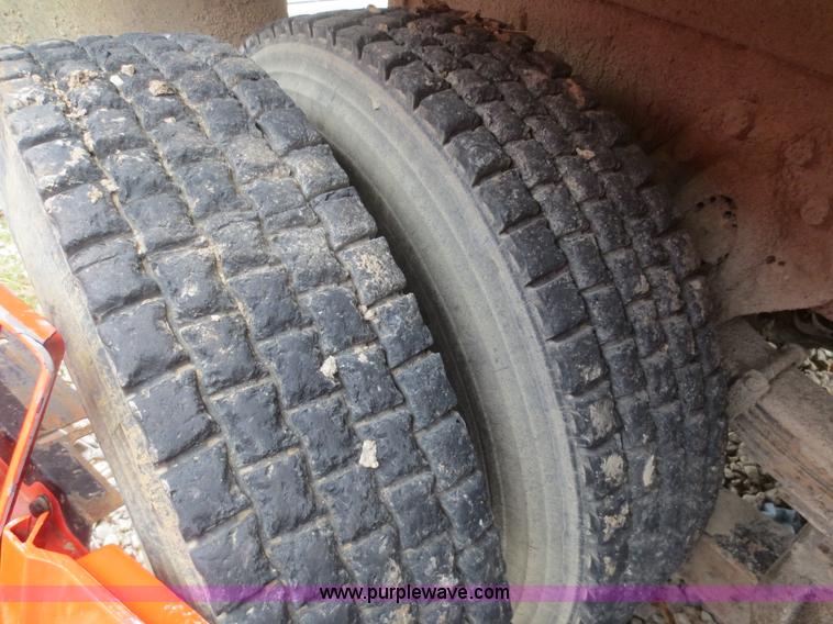 image for item I2195 1991 International 4900 dump truck