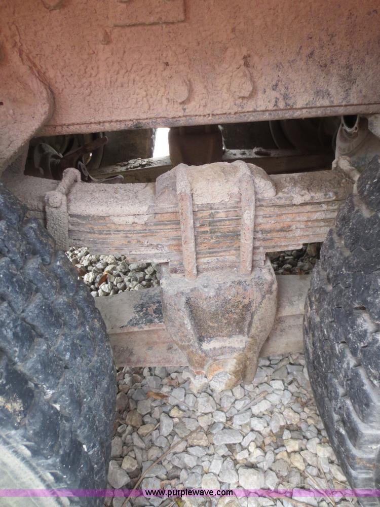 image for item I2195 1991 International 4900 dump truck