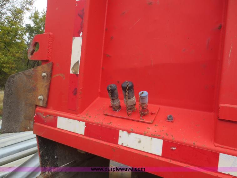 image for item I2195 1991 International 4900 dump truck