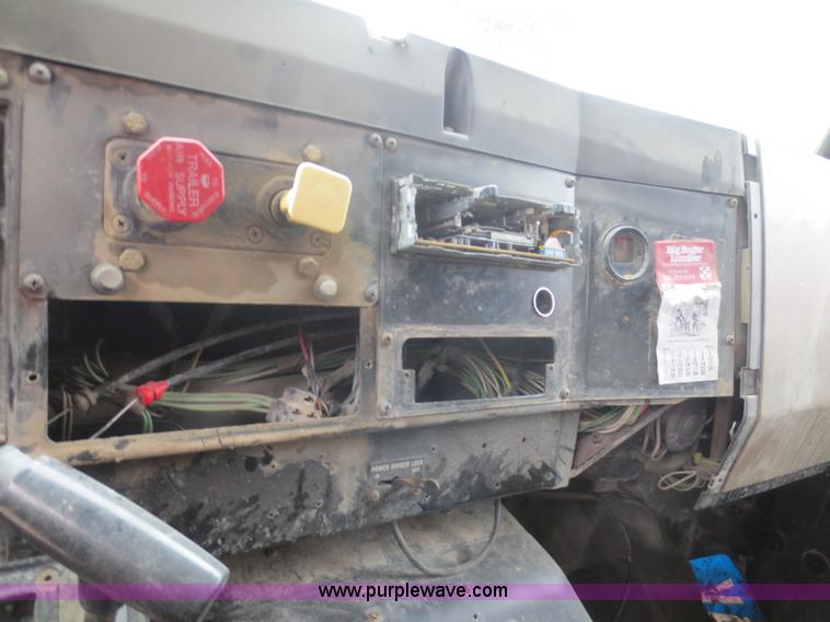 image for item I2195 1991 International 4900 dump truck