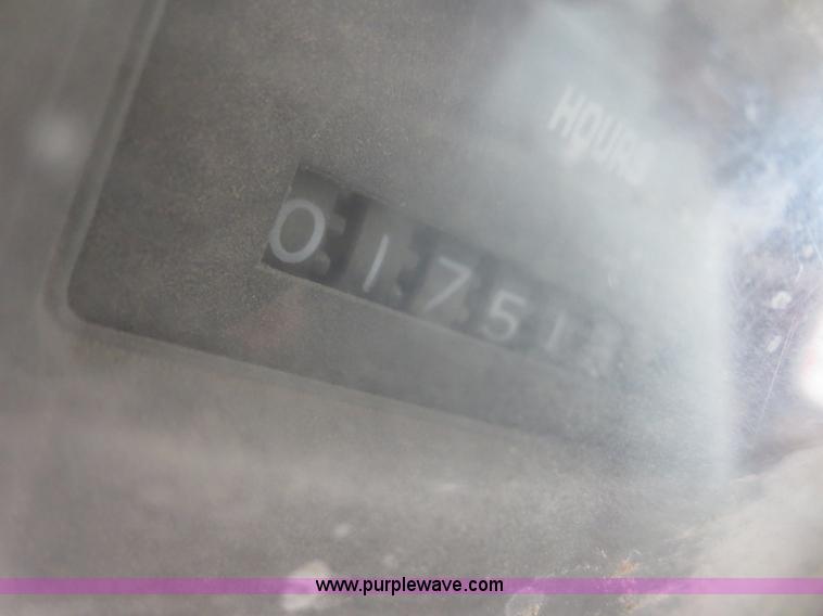 image for item I2195 1991 International 4900 dump truck