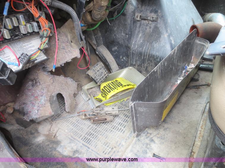 image for item I2195 1991 International 4900 dump truck