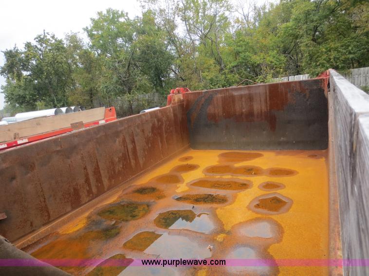 image for item I2195 1991 International 4900 dump truck