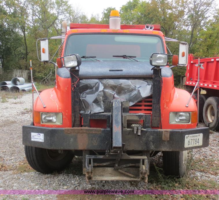 image for item I2196 1993 International 4900 dump truck